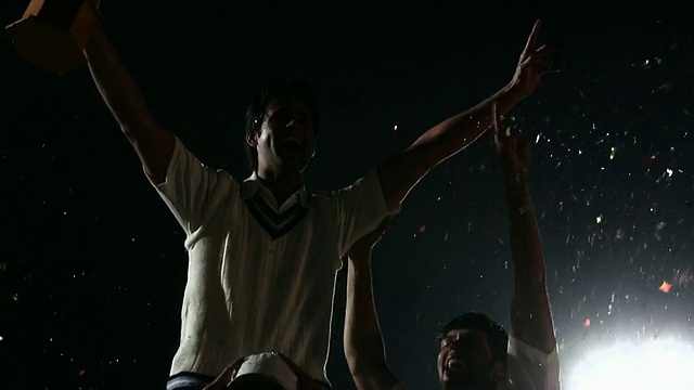 板球运动员庆祝胜利，德里，印度视频素材