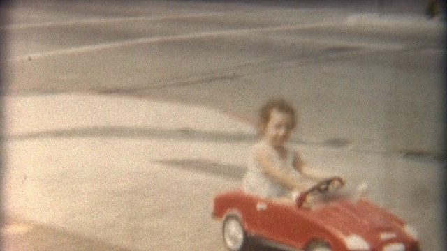 60年代的红车女孩视频素材