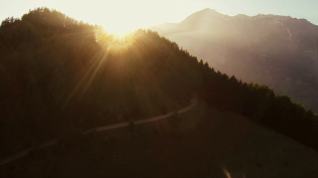 日落在山上-鸟瞰图视频素材