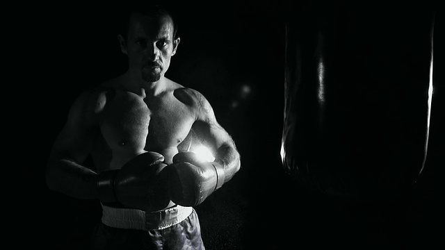 高清超慢MO:职业拳击手的肖像视频素材