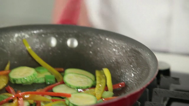 TU TD厨师/巴西圣保罗油炸蔬菜视频素材