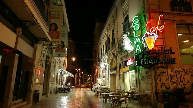 葡萄牙里斯本晚上的老城街道视频素材