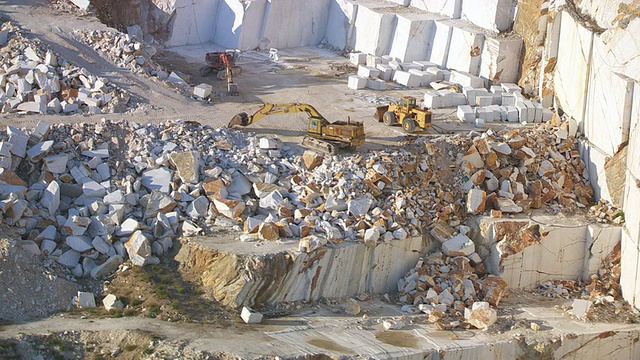 WS鸟瞰图附近的大理石采石场纳克索斯/纳克索斯，基克拉迪斯，希腊视频下载
