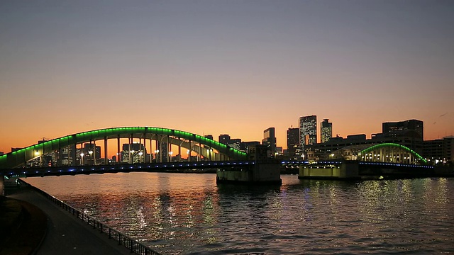 黄昏时Kachidoki桥的WS照明/中央，日本东京视频素材