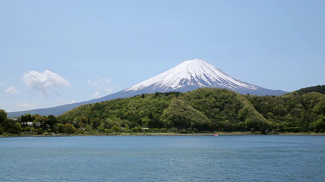 富士山和川口湖在春天的WS视图/藤川口町，东京，日本视频素材