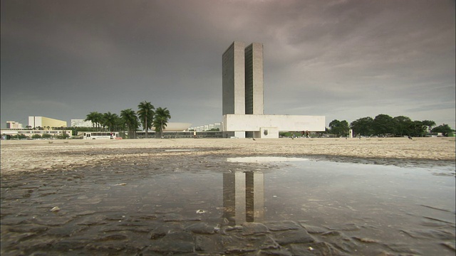 巴西利亚的巴西国会大厦坐落在三权广场。高清。视频素材