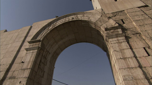 在老城大马士革，还有一座罗马拱门。高清。视频下载