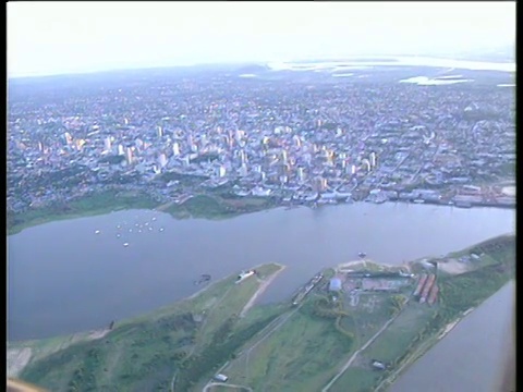 巴拉圭亚松森市上空的铁轨视频下载
