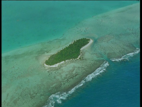 南太平洋艾图塔基岛上空的轨迹视频下载