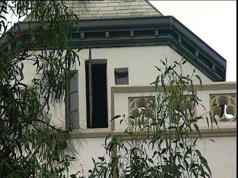 窗户打开在Chateau Marmont酒店的塔楼日落大道洛杉矶视频素材