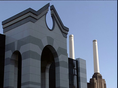 背景是马可波罗之家巴特西发电厂的雕塑屋顶视频下载