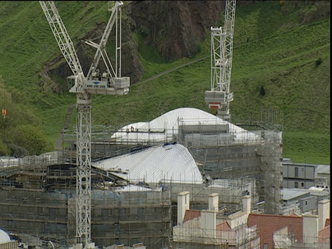 爱丁堡正在建设的新苏格兰议会大厦视频素材