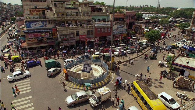 交通十字路口繁忙的街道新德里，印度。高清。视频素材