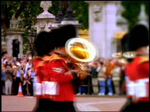 英国伦敦，皇家阅兵式上仪仗队的士兵视频素材