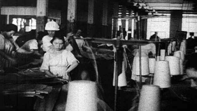 B/W 1910年代PAN纺织厂女工/新闻片视频下载