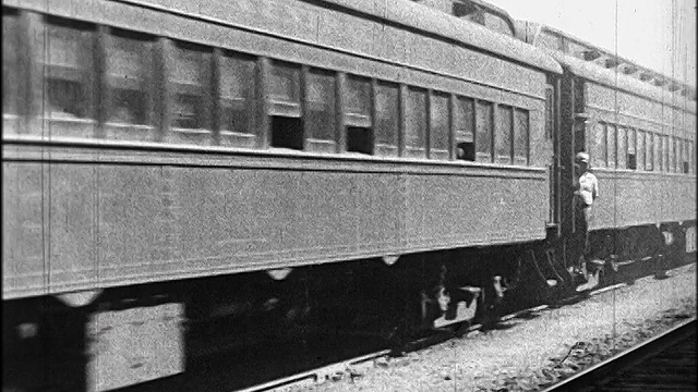 1920年的火车进站时减速+男子下车/纽约西点军校/纪录片视频下载