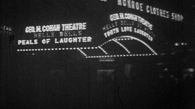 乔治·m·科汉剧院(George M. Cohan Theatre)晚上/纽约/新闻短片幕上的1928年黑白灯光视频素材