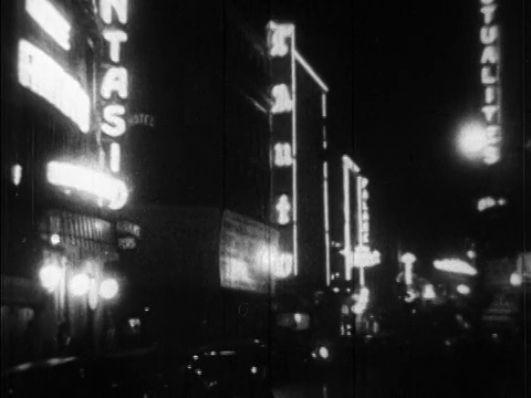 1920年代夜晚城市街道上的霓虹灯/法国巴黎/新闻片视频素材