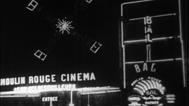 20世纪20年代的黑白灯光+红磨坊电影院的招牌/法国巴黎/新闻片视频下载