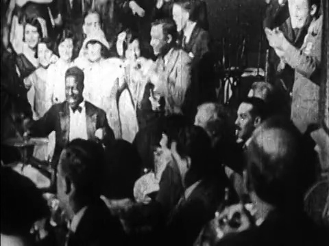 20世纪20年代的爵士乐队夫妇在夜总会跳舞/法国巴黎/纪录片视频素材