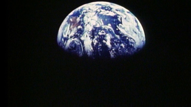 阿波罗11号从月球上缩小和放大地球视频素材