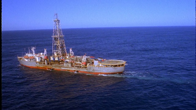 巴西海上石油钻井驳船的天线视频下载