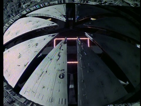 空间站着陆舱开口的大角度视频下载