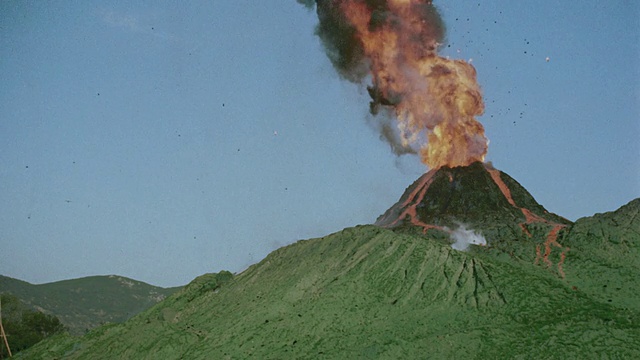 火山爆发，飞机在黑烟中飞行视频下载