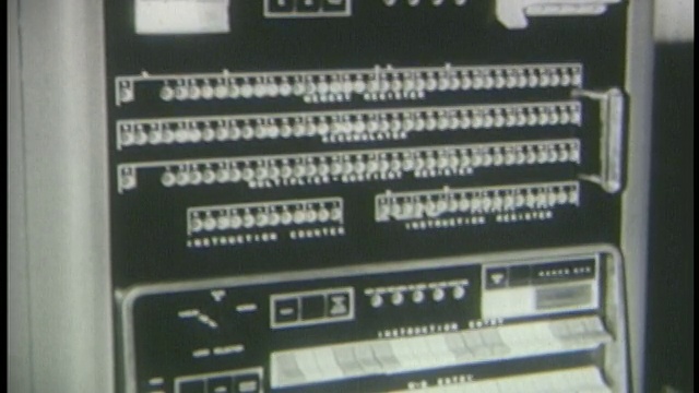 大型计算机控制单元上1950年代的B/W闪烁按钮视频下载