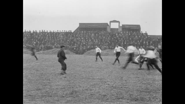 1901年，亨斯莱特在橄榄球场上迎战利兹视频下载