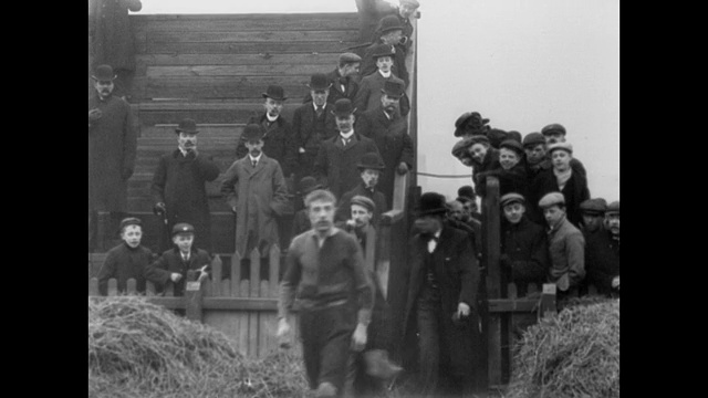 1901年，汉斯莱特在足球场上迎战利兹视频下载