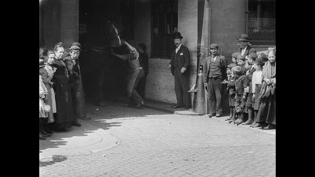 1901年，工人们离开贝瑞黑鞋厂视频下载