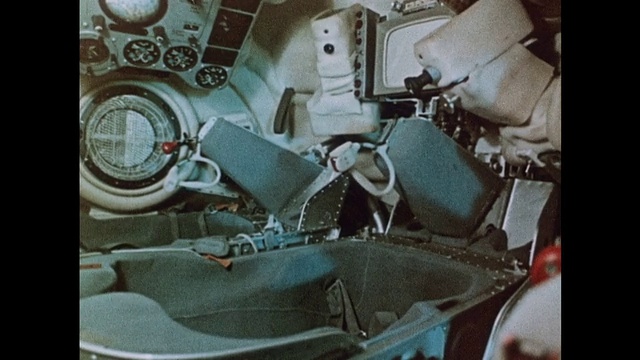 苏联飞船Voskhod 1搭载了三名宇航员发射升空视频素材