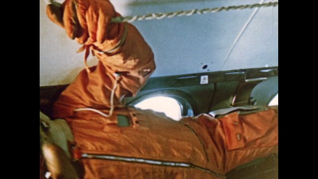 Voskhod 2宇航员在离心机和零重力飞行中进行训练视频下载