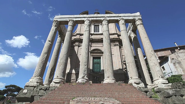 罗马广场上的安东尼和福斯蒂娜神庙视频素材