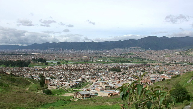 上图显示的是哥伦比亚波哥大的玻利瓦尔城贫民窟视频下载