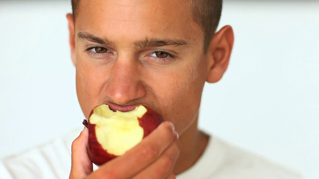 健康的人在吃苹果视频下载