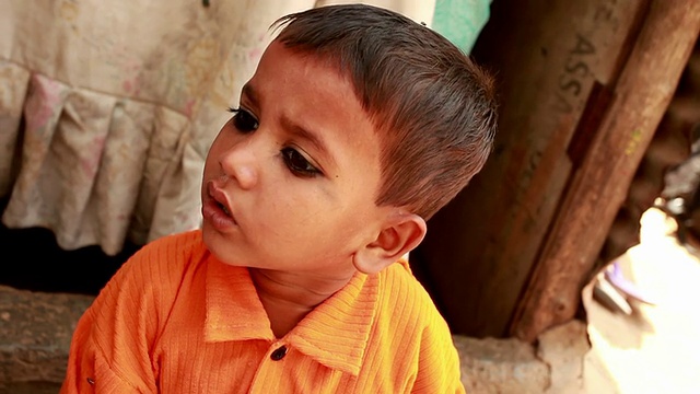 印度农村的男孩视频素材