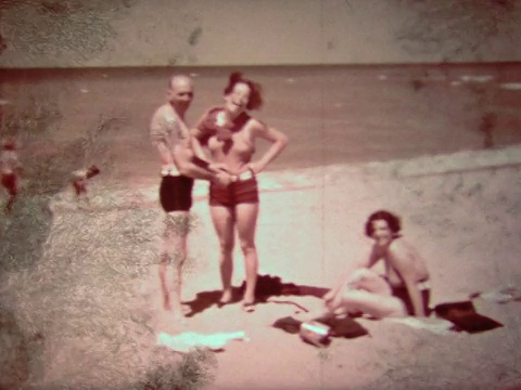 1939年在海滩上嬉戏视频下载