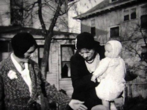 1934年，年幼的孩子和母亲们视频素材