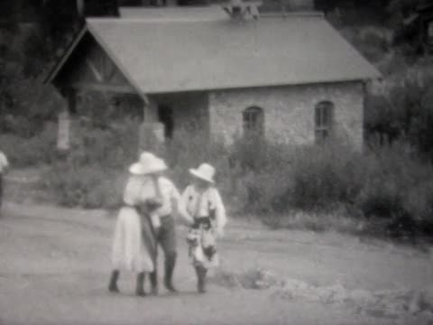 1927年，怀俄明州西部服装和马背视频素材