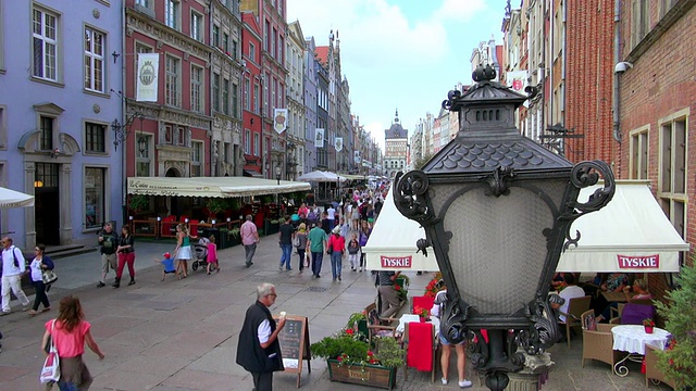 MS摄于波兰波罗的海沿岸格但斯克老城Dlugi Targ市场广场视频素材