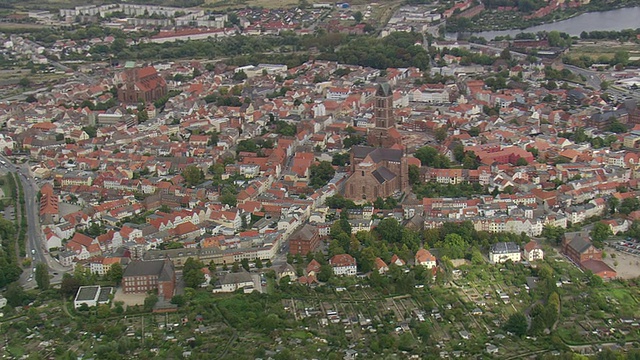 建筑和教堂鸟瞰图Wismar /德国视频素材