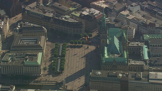 德国汉堡市政厅塔的MS航拍视频素材