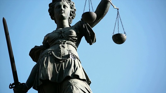 潘倾斜的女正义雕像视频下载