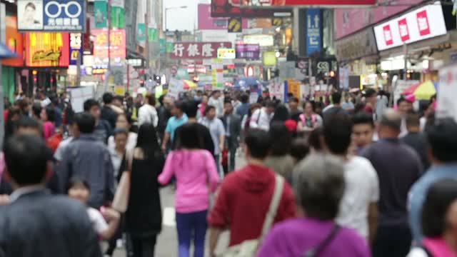MS SLO MO人群在孟角步行街/中国香港视频下载