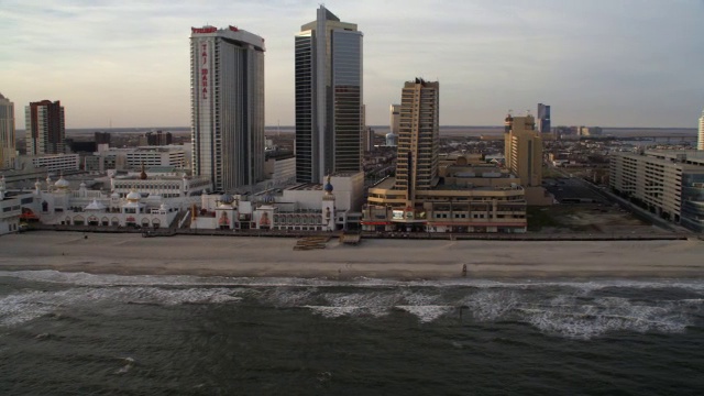 新泽西州大西洋城的海滨赌场度假村。拍摄于2011年11月。视频下载