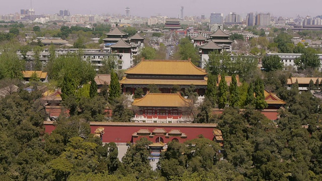 北京景山公园西侧，北入口，树木，高层建筑，中国视频下载