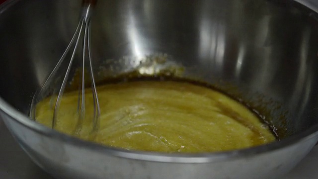 搅拌黄油和糖视频素材