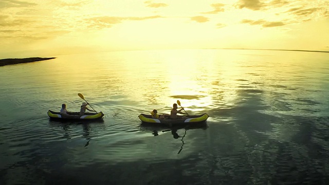 空中人海上皮划艇黄昏视频素材